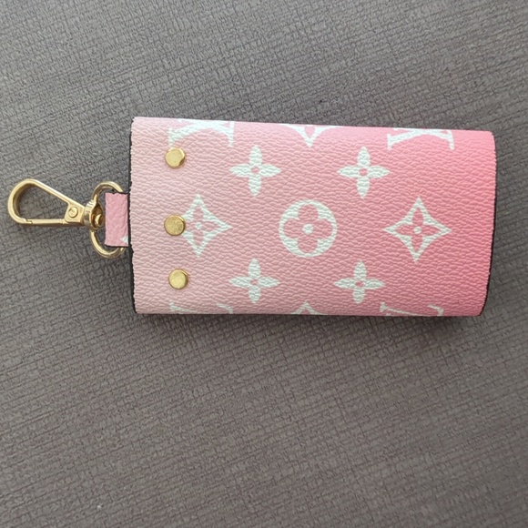 LV key chain - Picture 2 of 4